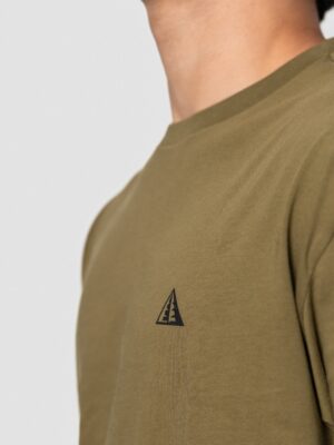 POLERA T-SHIRT PINE CLASSIC OLIVE - Imagen 3